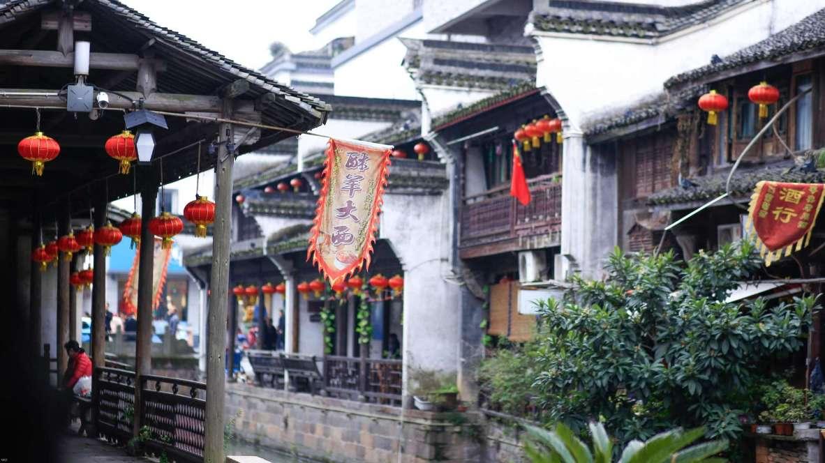 蓝色吊带背心+紫色针织开衫+黑色短裤,成熟甜美又温柔,你喜欢吗?-专业问答网站,提供高质量答案